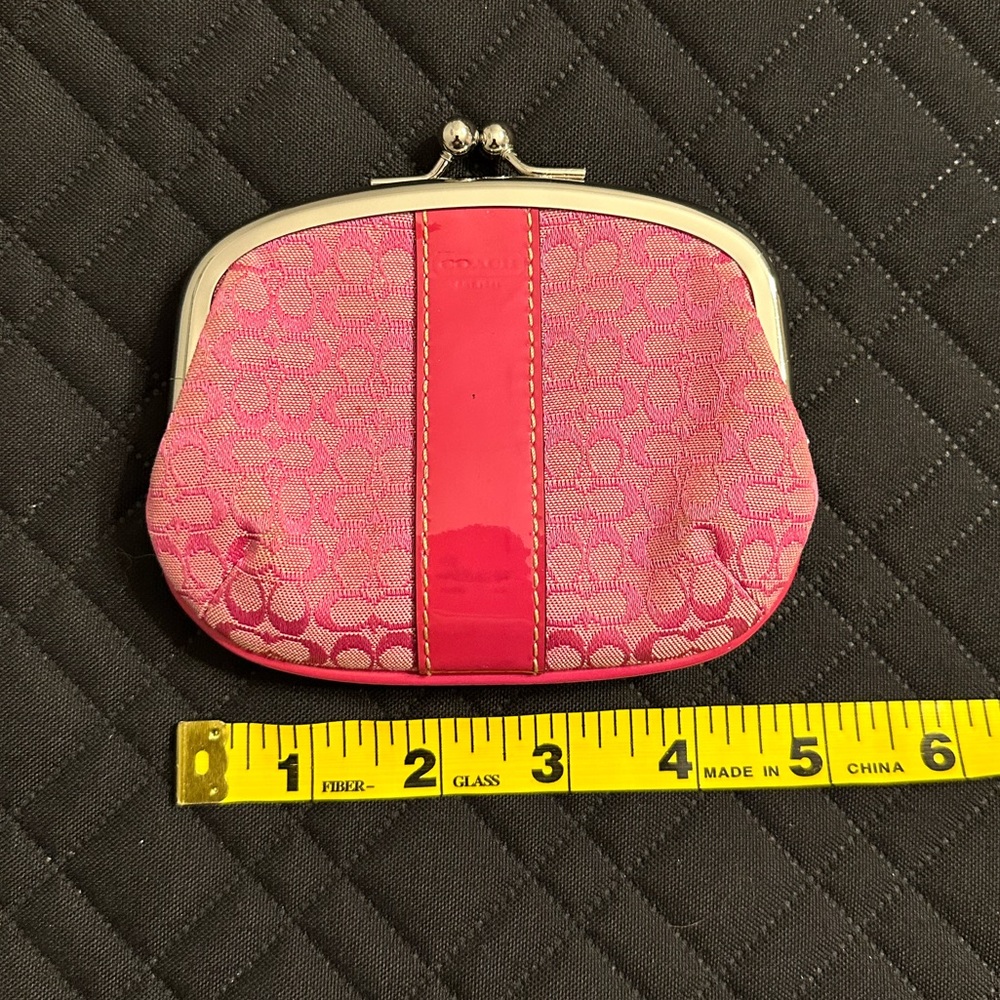Coach • kiss lock wallet